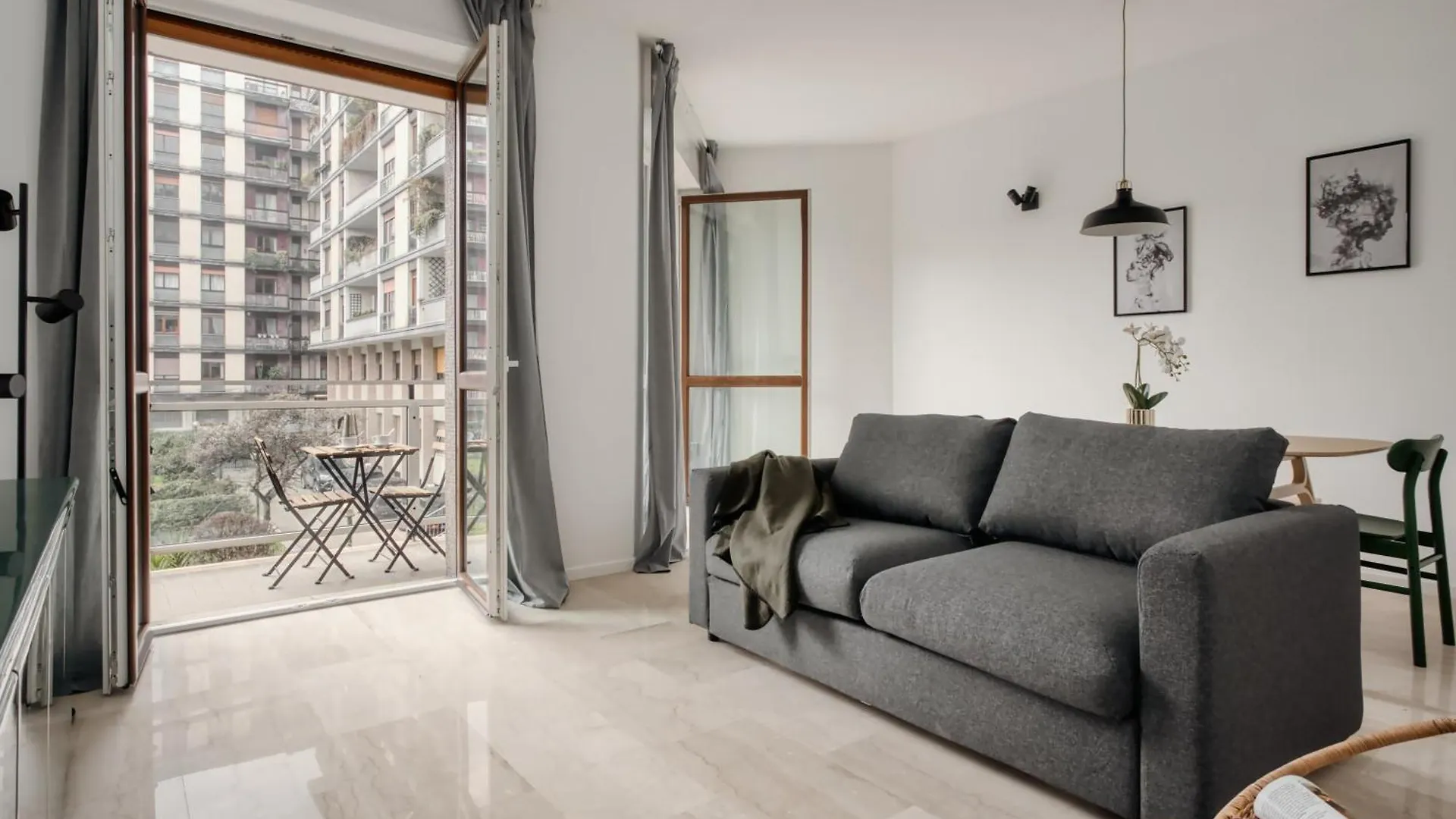 Joivy Beautiful And Modern Apartment With 2 Balconies Milan Italy