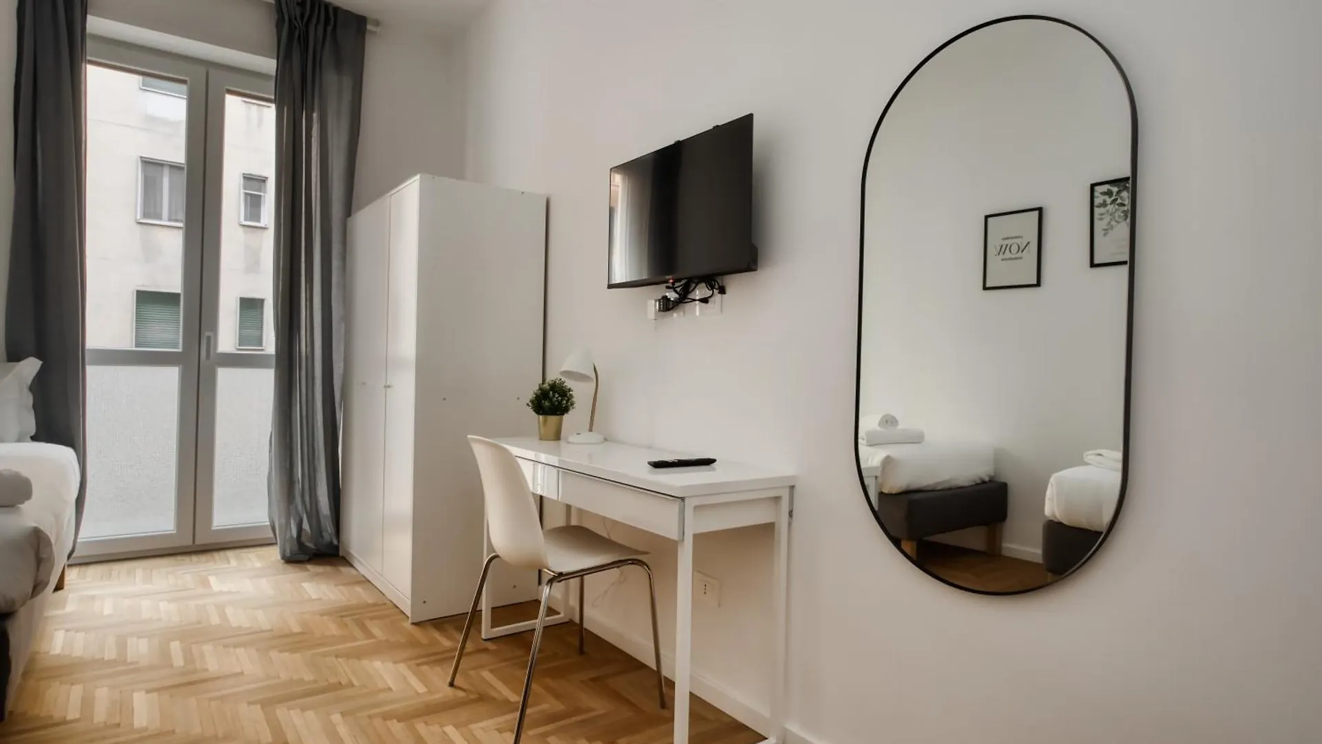 Joivy Beautiful And Modern Apartment With 2 Balconies Milan Italy