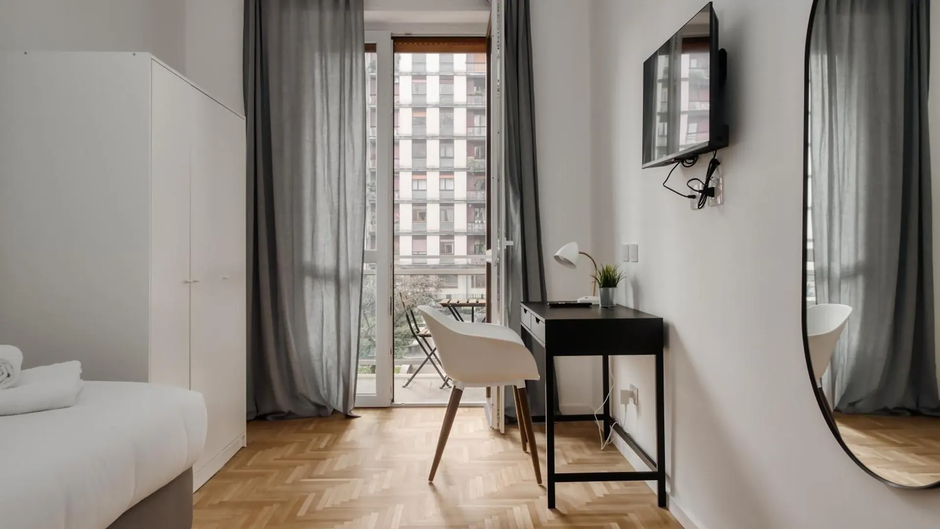 Joivy Beautiful And Modern Apartment With 2 Balconies Milan