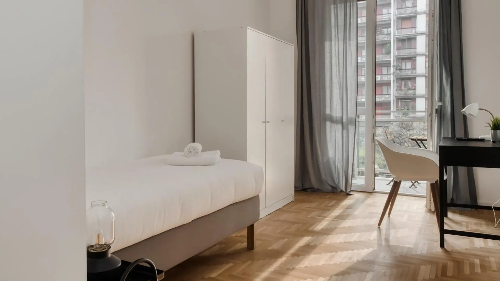 Joivy Beautiful And Modern Apartment With 2 Balconies Milan Italy