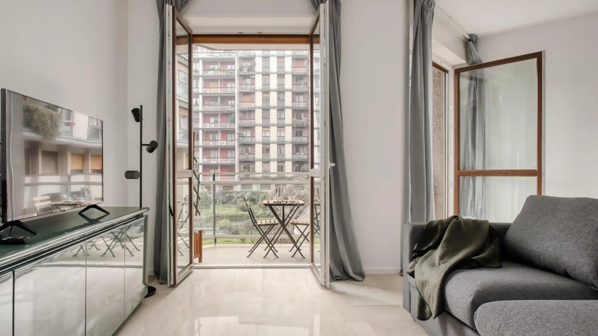 Joivy Beautiful And Modern Apartment With 2 Balconies location